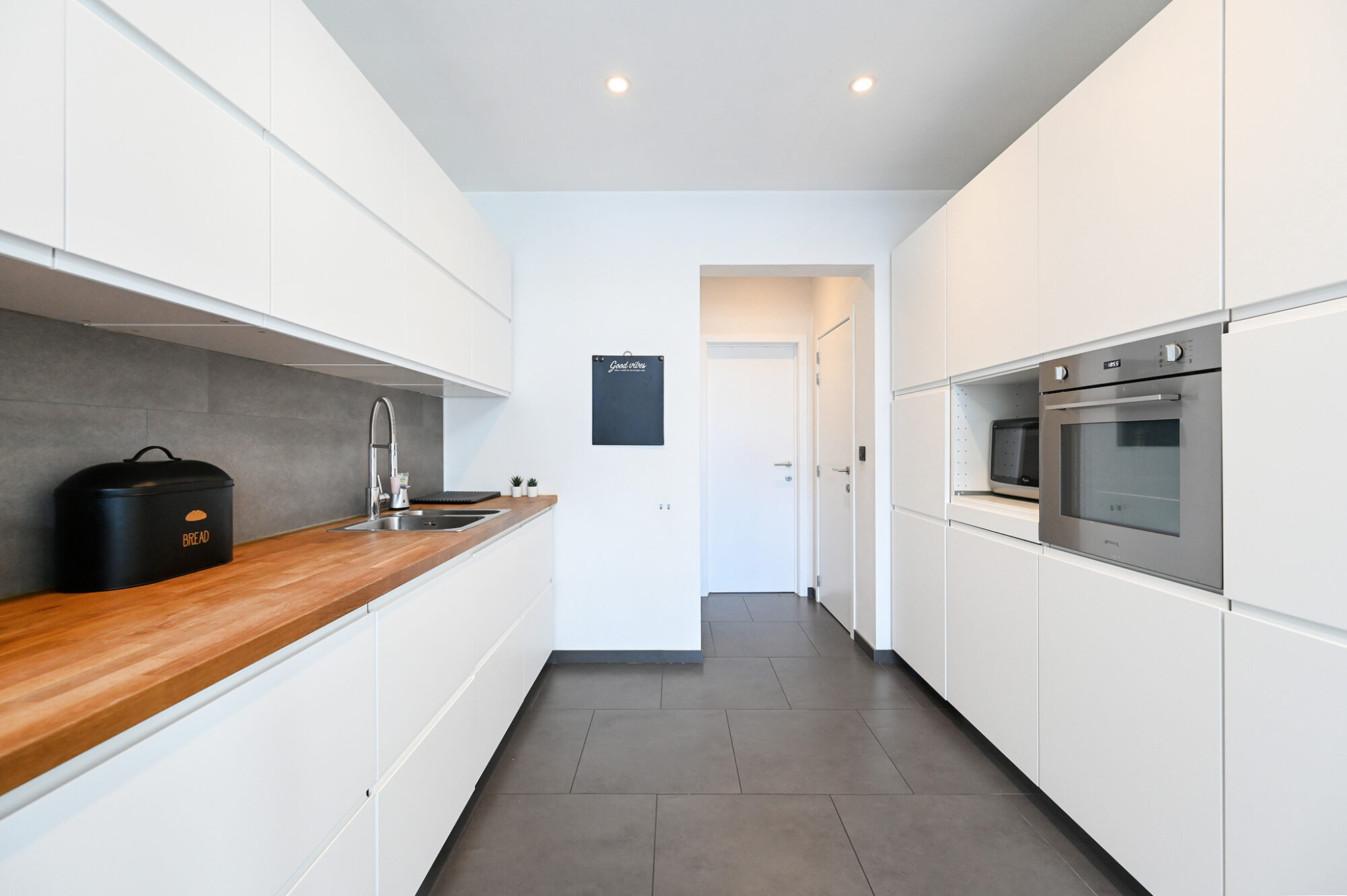 Gerenoveerde woning met garage in centrum Hoevenen Koosi Vastgoed